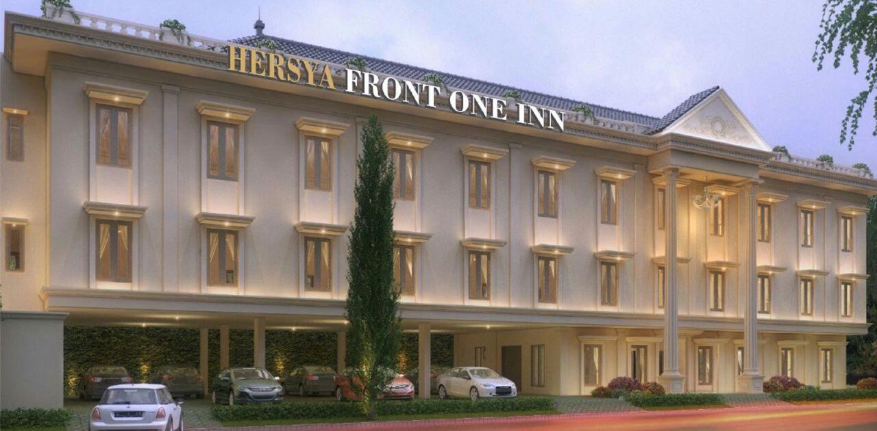 Hersya Front One Inn Surabaya Exterior photo